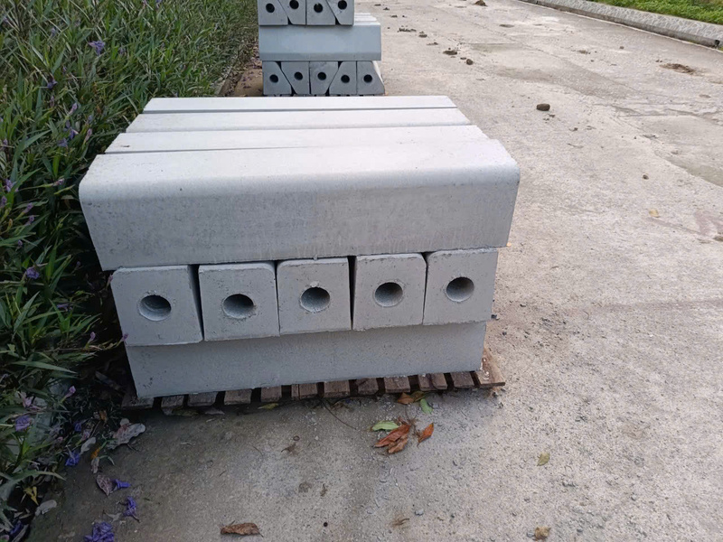Bó vỉa bê tông 18x22x100 - Gạch Bắc Việt - Công Ty Cổ Phần Tư Vấn Và Xây Dựng Hạ Tầng Kỹ Thuật Bắc Việt